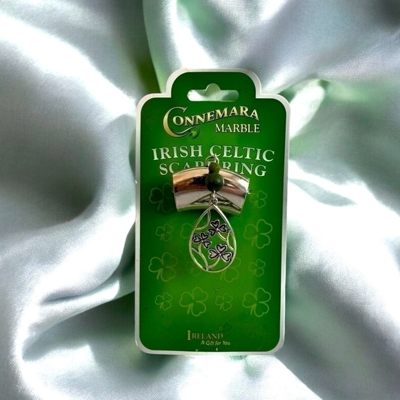 NWT CONNEMARA MARBLE Shamrock Scarf Ring Green Silver Irish Celtic Scarf Ring - Picture 1 of 3